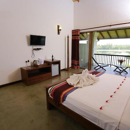 Diya Dahara Lake Resort Яла Екстер'єр фото