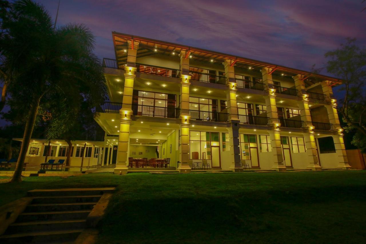 Diya Dahara Lake Resort Яла Екстер'єр фото