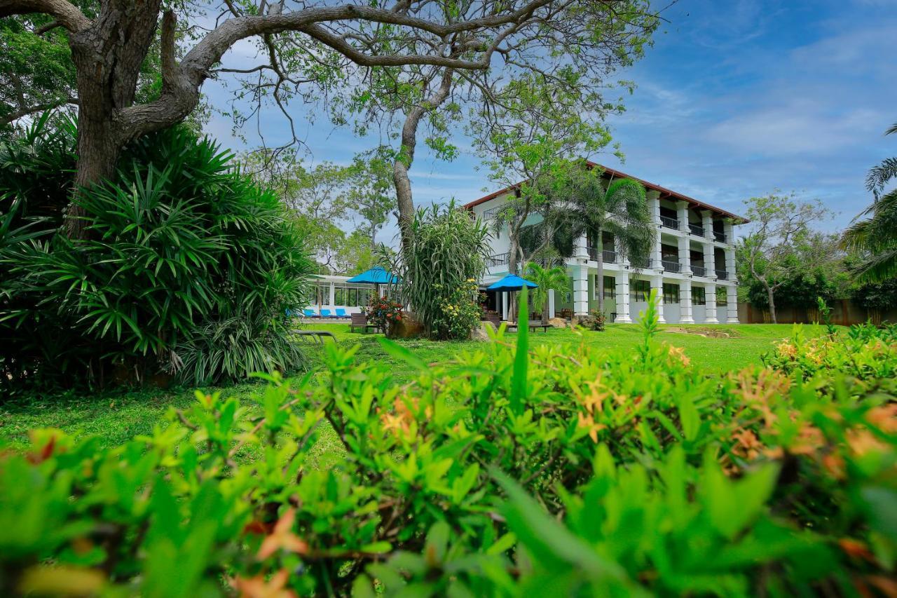 Diya Dahara Lake Resort Яла Екстер'єр фото
