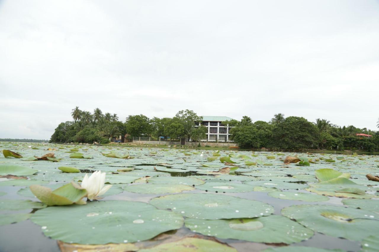 Diya Dahara Lake Resort Яла Екстер'єр фото
